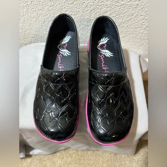 Smitten Womens Faux Patent Leather Clog Medical/Nurse Shoes Heartthrob 37/6.5 US - Picture 3 of 8